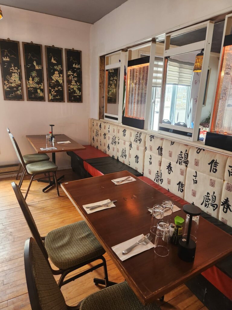 Banquette à l'intérieur du restaurant Fusion asiatique